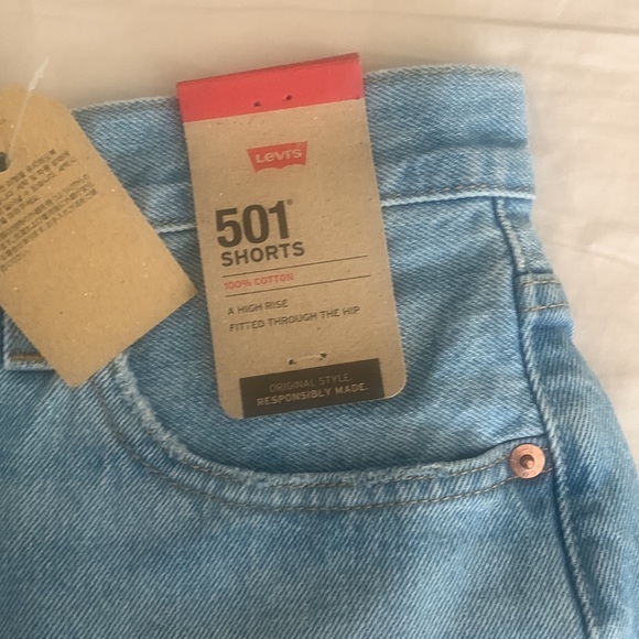Levi’s 501 Shorts size 26, high rise, fitted through hip - Picture 4 of 5